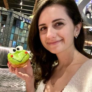 Meet your Posher, Adrienne